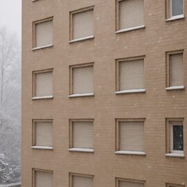 Jak przygotować mieszkanie na dłuższą nieobecność zimą